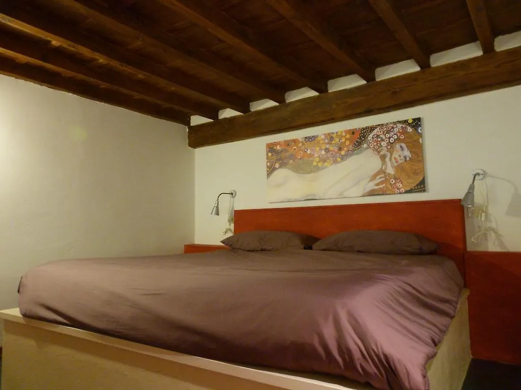Apartment Appartamenti Ponte Vecchio Florence